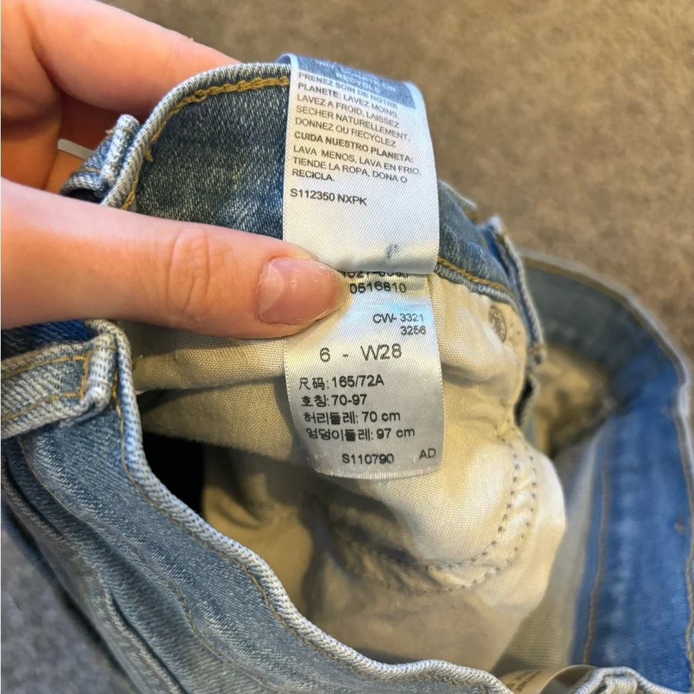Levis size 28”